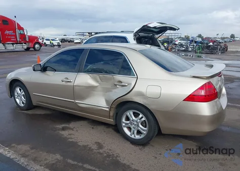 2006 Honda Accord 2.4 Ex z USA, uszkodzony, nr VIN 1HGCM55836A013990